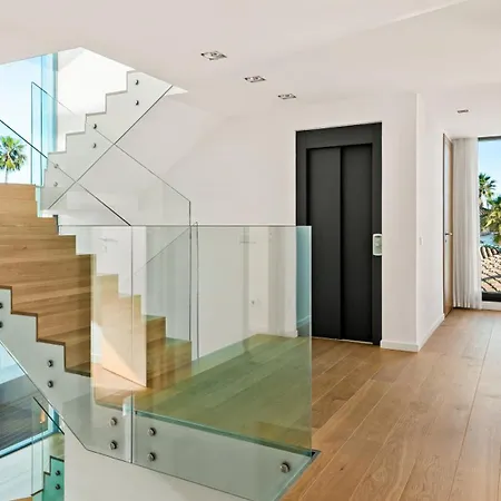 Villa Breath Taking Front Line With Sauna & Jacuzzi Marbella
