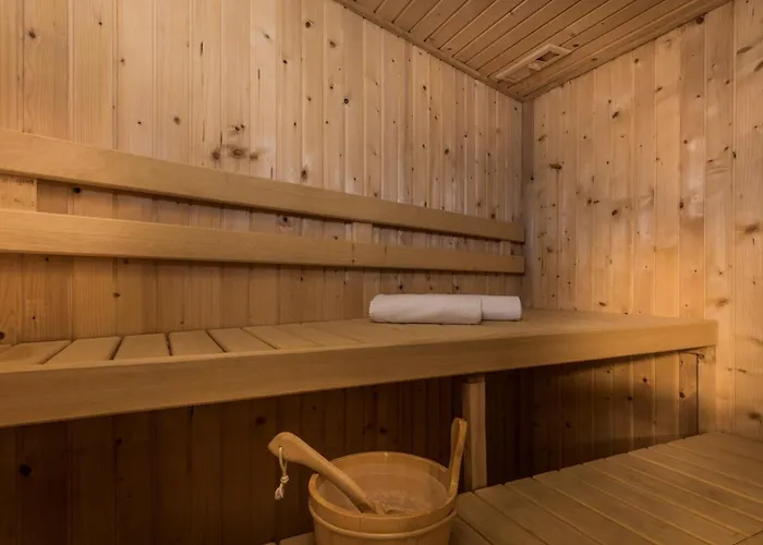 Breath Taking Front Line With Sauna & Jacuzzi 别墅 *